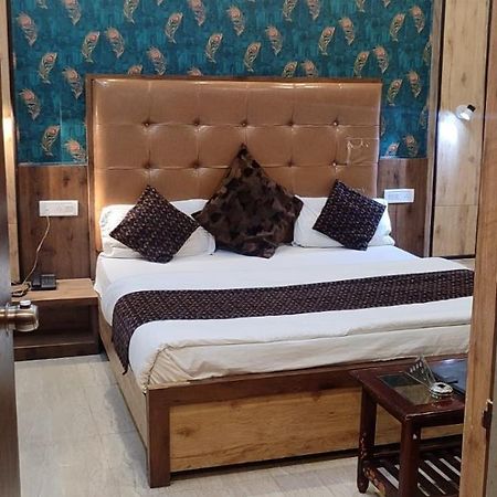Hotel Metro Lakhnau Kültér fotó